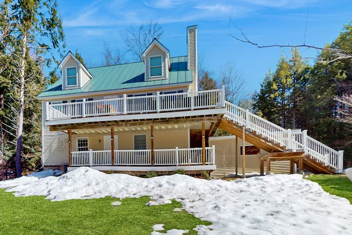 4br House, Hot Tub, Wrap Around Deck & Fireplaces - Ludlow, VT