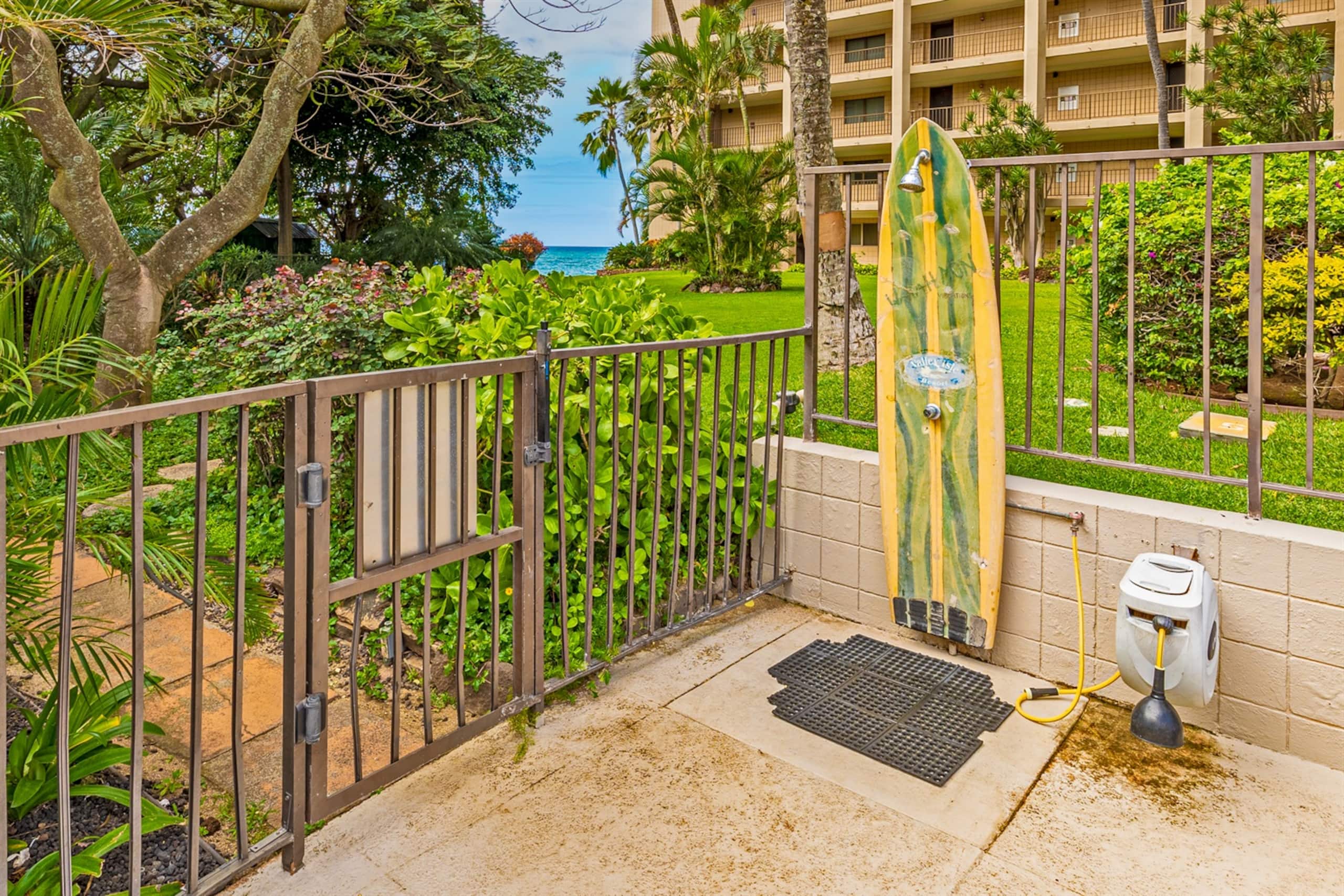 Condo in Lahaina · ★4.94 · 1 bedroom · 2 beds · 1 bath - Image 43