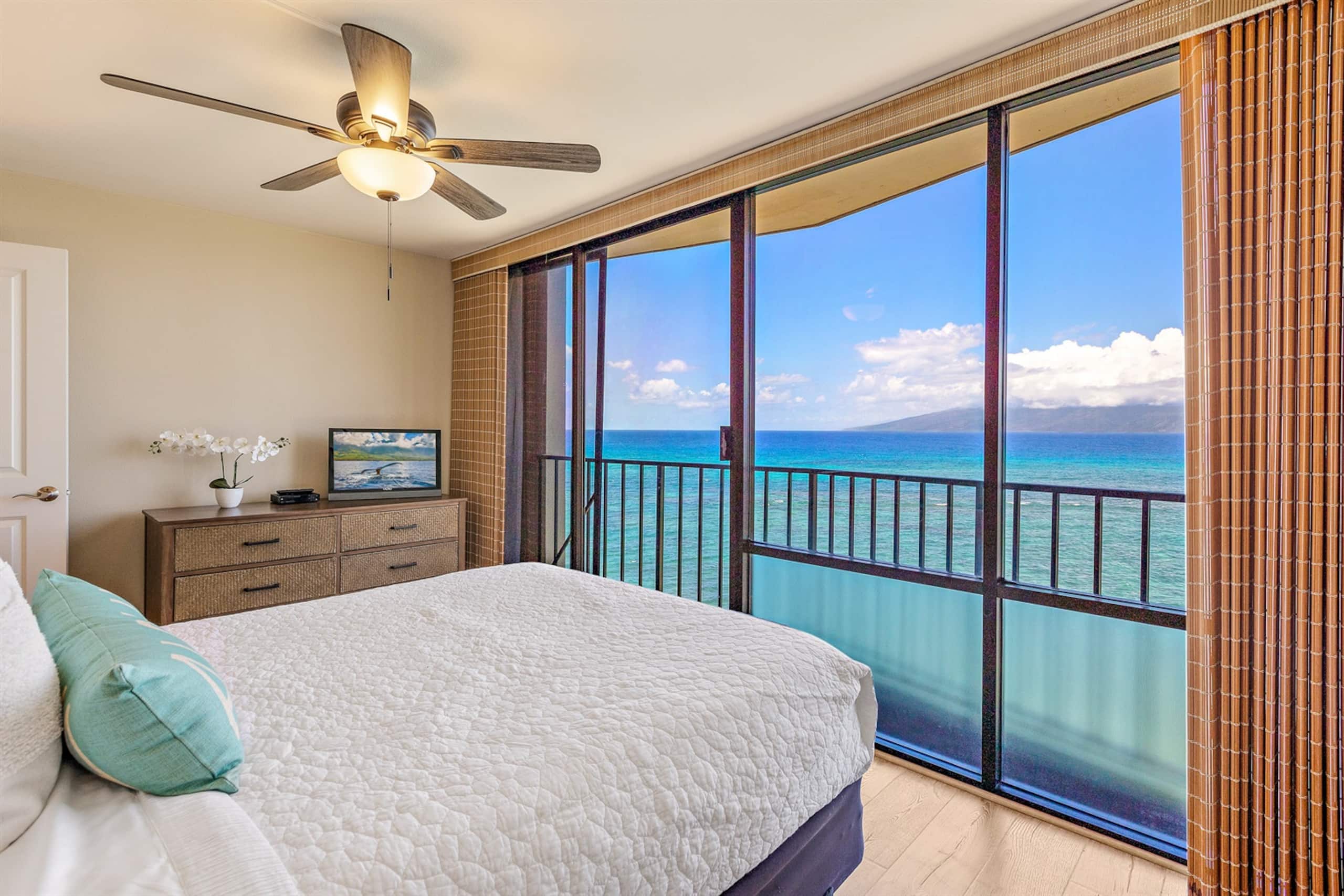 Condo in Lahaina · ★4.94 · 1 bedroom · 2 beds · 1 bath - Image 3