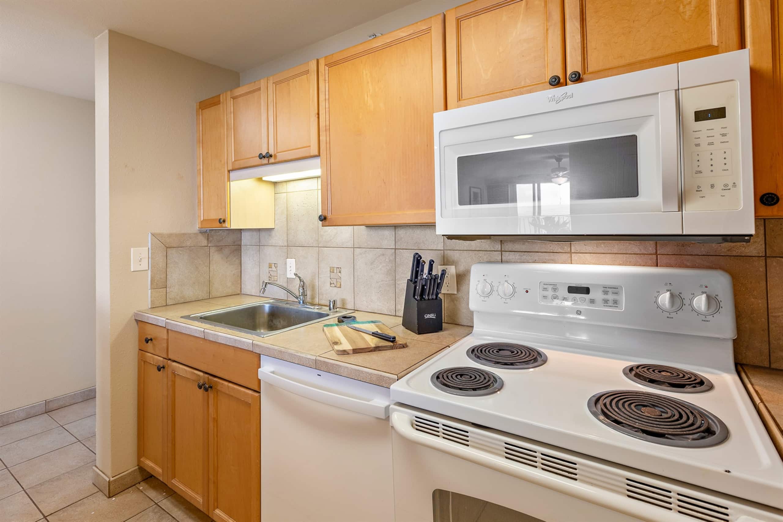 Condo in Lahaina · ★4.94 · 1 bedroom · 2 beds · 1 bath - Image 17
