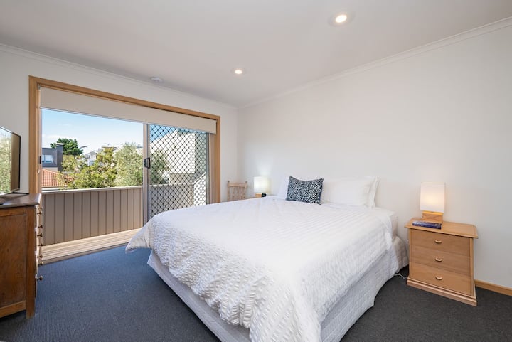 ห้องนอน 1 มีเตียงคิงไซส์ 