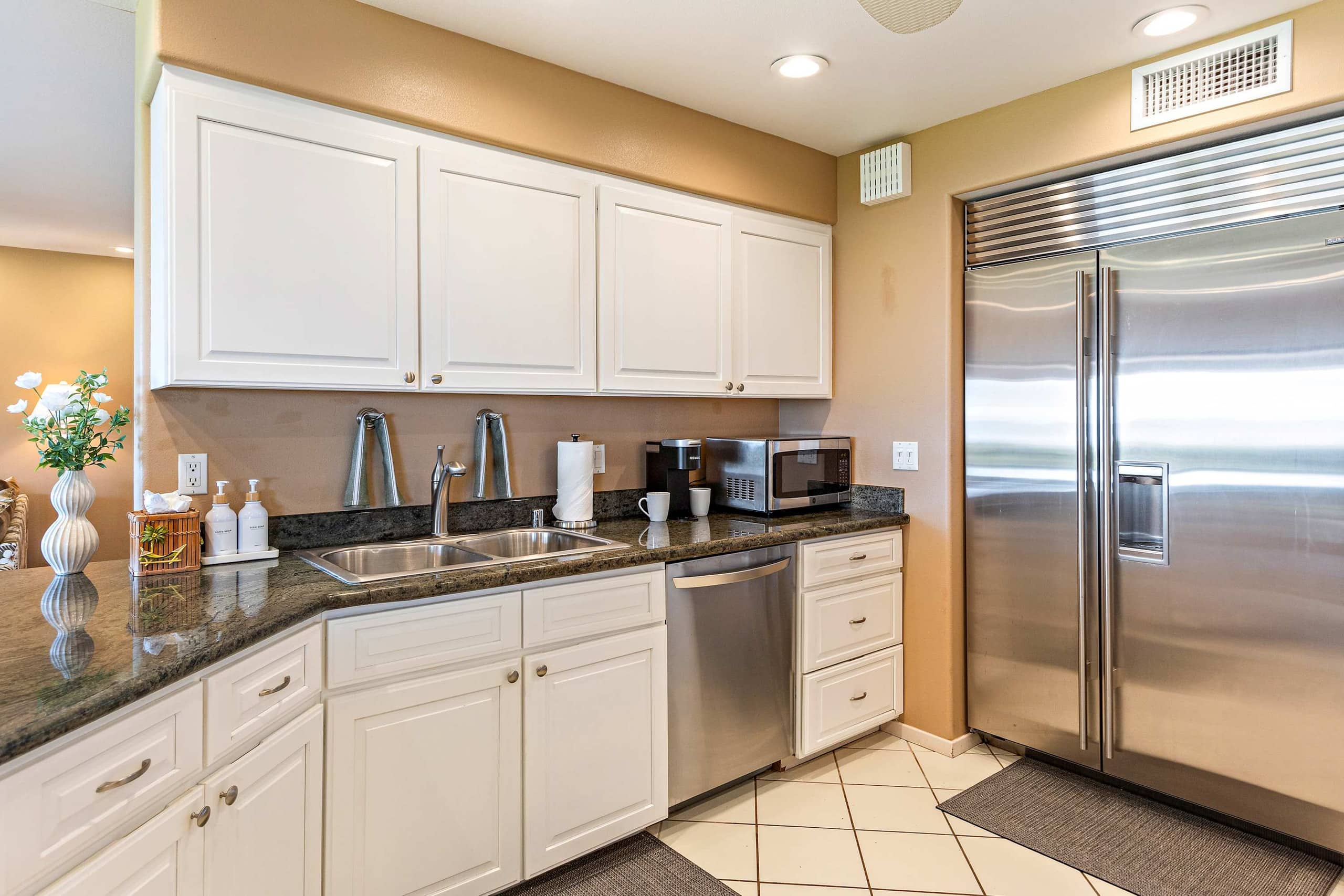 Townhouse in Lahaina · ★5.0 · 4 bedrooms · 4 beds · 4 baths - Image 23