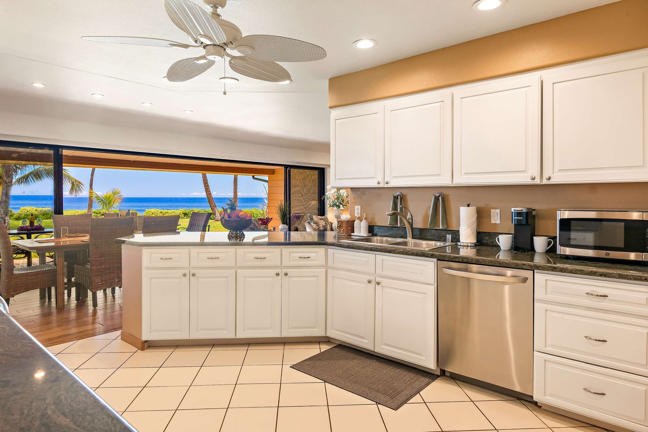 Townhouse in Lahaina · ★5.0 · 4 bedrooms · 4 beds · 4 baths - Image 22