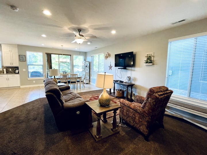 Sleeps 24 | Bikes | Pool/spa | Garage| 598/602 - Moab, UT