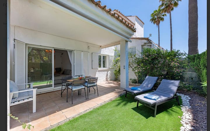 Semi-detached Chalet By The Sea - Marbella