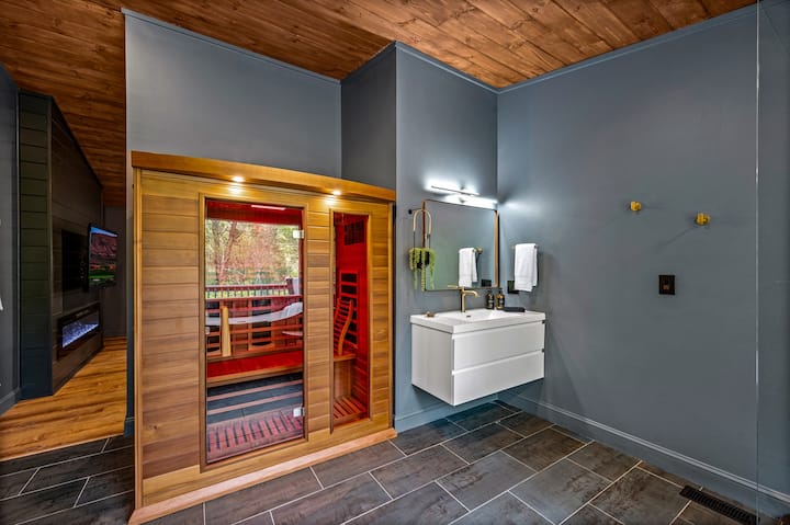 Couples Summer SALE | Sauna, Hot Tub, Private Deck