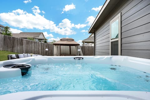 Stylish Hot Tub Retreat | BBQ Yard Games WiFi Pets
