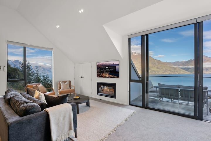 Contemporary 4 Bedroom House With Stunning View - Queenstown