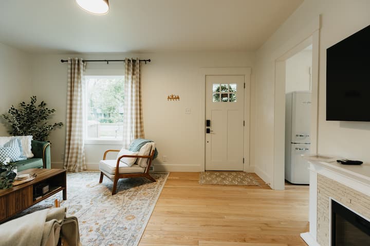 Rose Park Retreat | A Peaceful Missoula Cottage - Missoula, MT