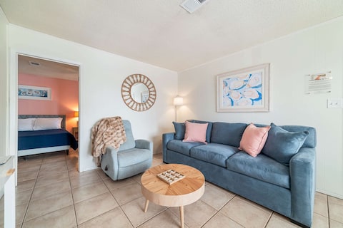 Popular Airbnb listing: Ocean Views + Pet Friendly + Hot Tub in Gulf Shores / Orange Beach