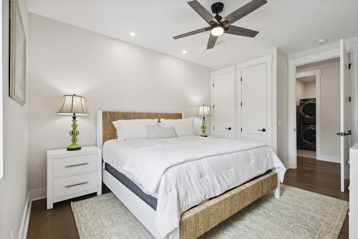 Dormitorio 4 - Amplia suite king con baño privado en suite y ducha a ras del suelo