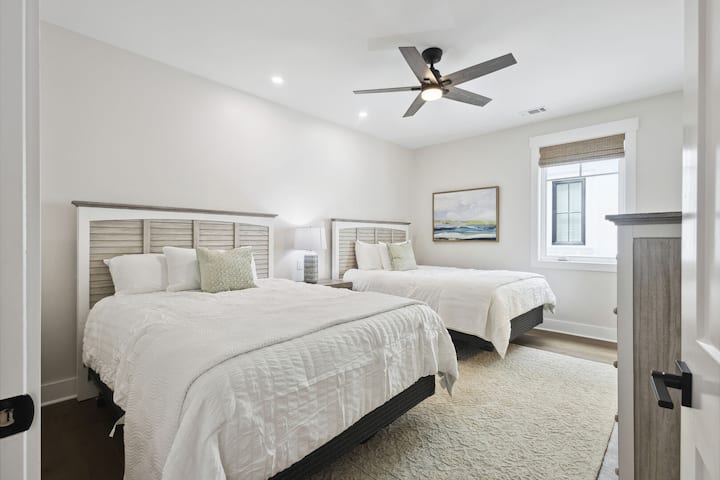 Dormitorio 3 - Elegante habitación con 2 camas tamaño queen, baño privado y ducha a ras de suelo