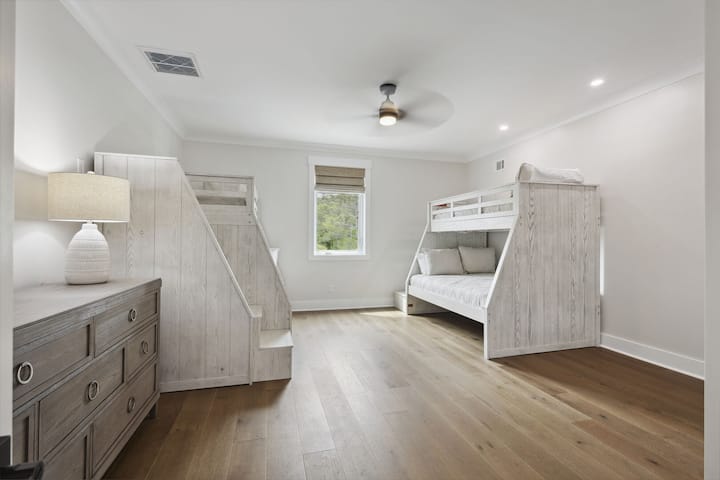 Dormitorio 7 - Habitación con literas divertida y funcional con 2 camas individuales