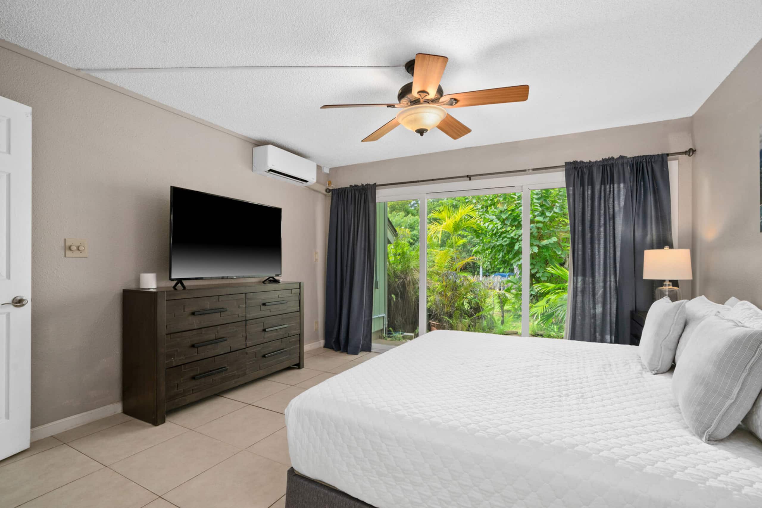 Modern 1BR Condo with Tropical Breezes Pool - Photo 6