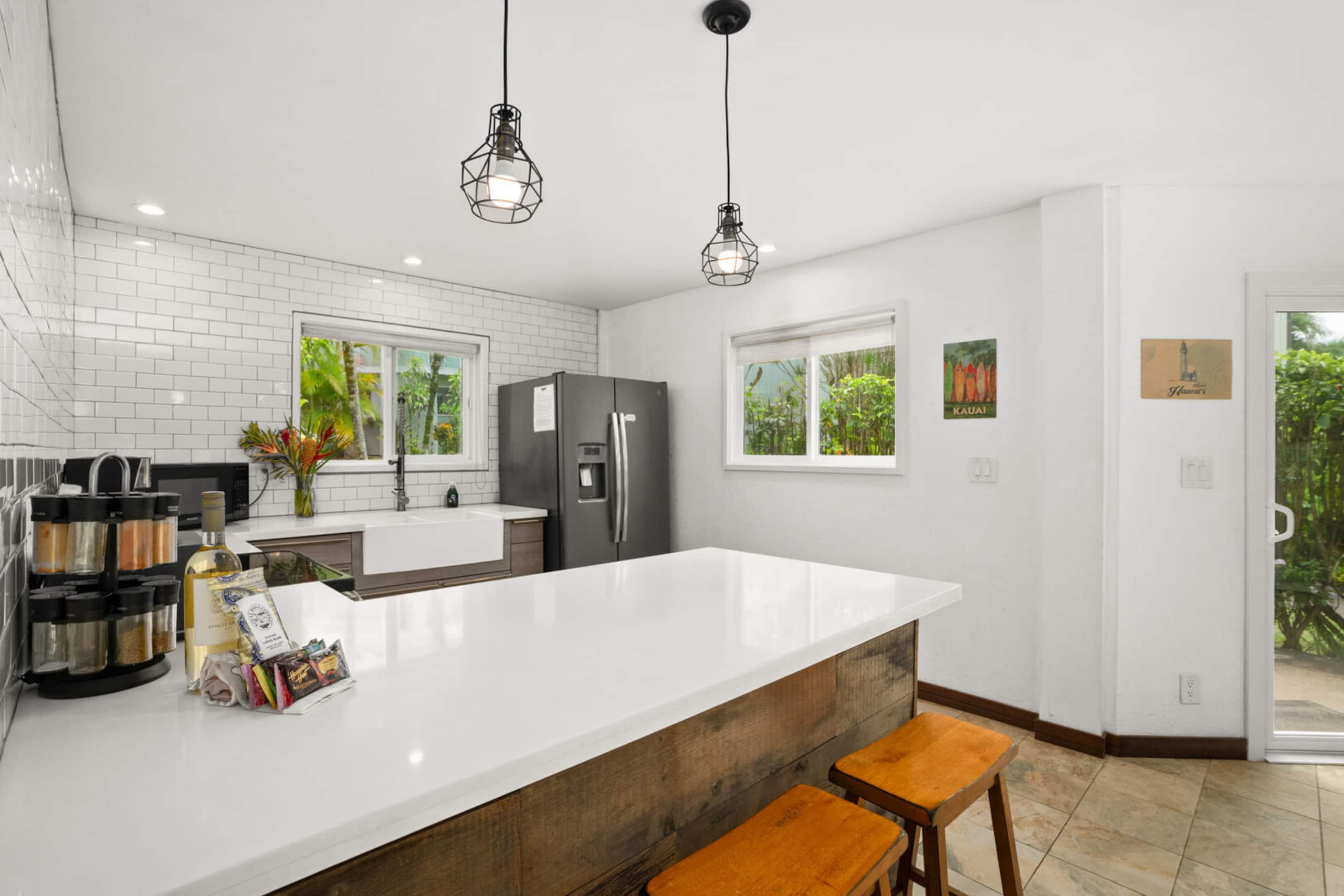 Modern 1BR Condo with Tropical Breezes Pool - Photo 11