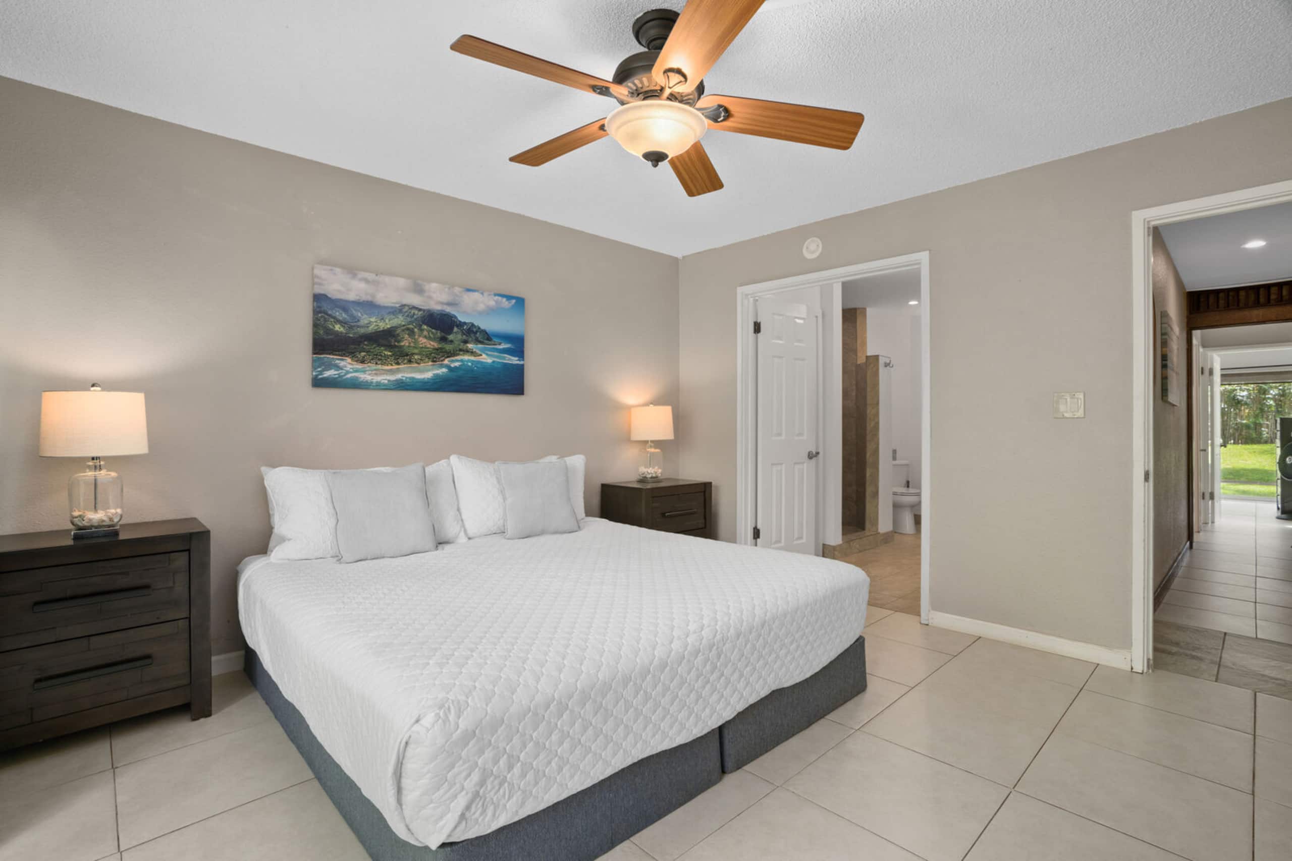 Modern 1BR Condo with Tropical Breezes Pool - Photo 7