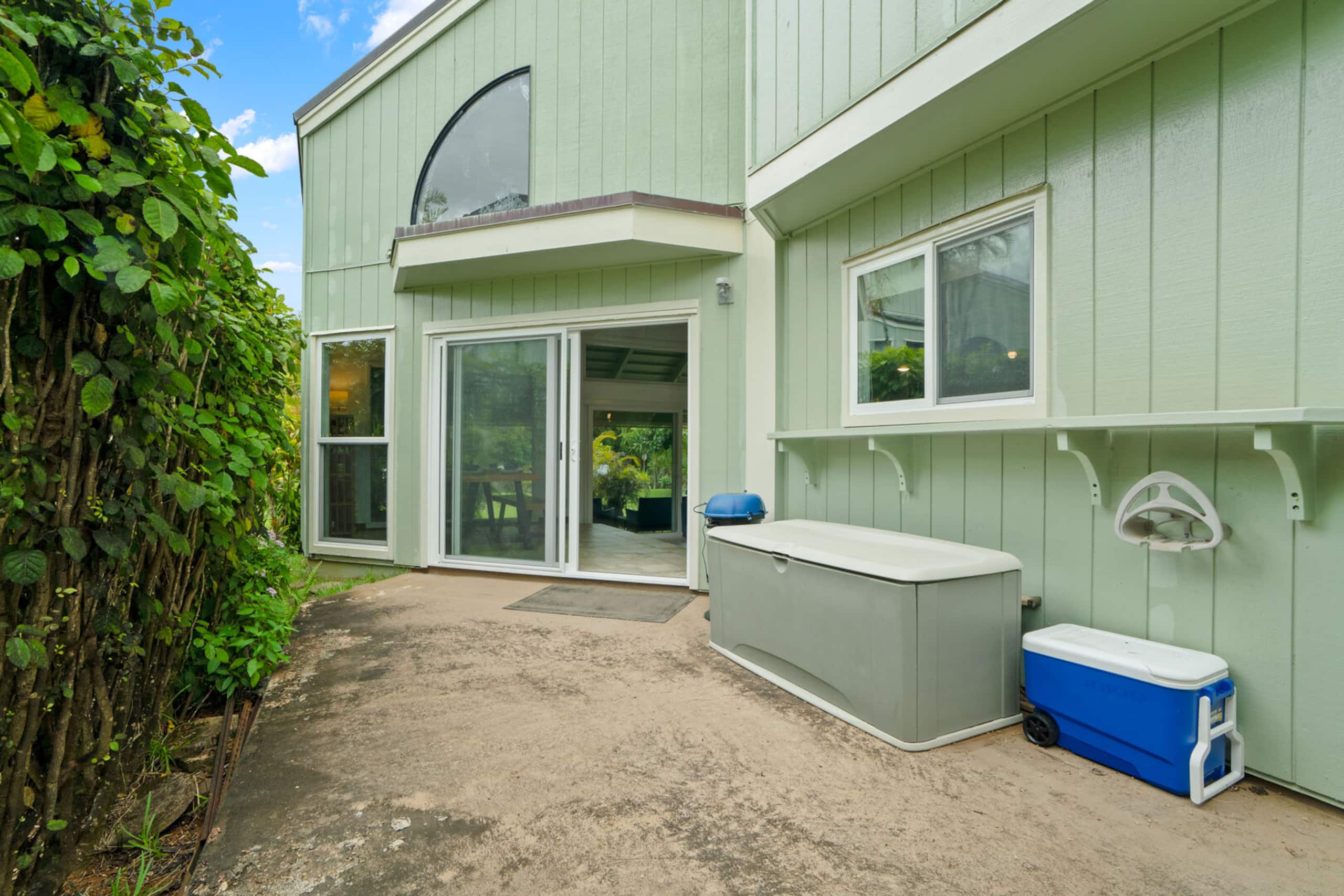 Modern 1BR Condo with Tropical Breezes Pool - Photo 25
