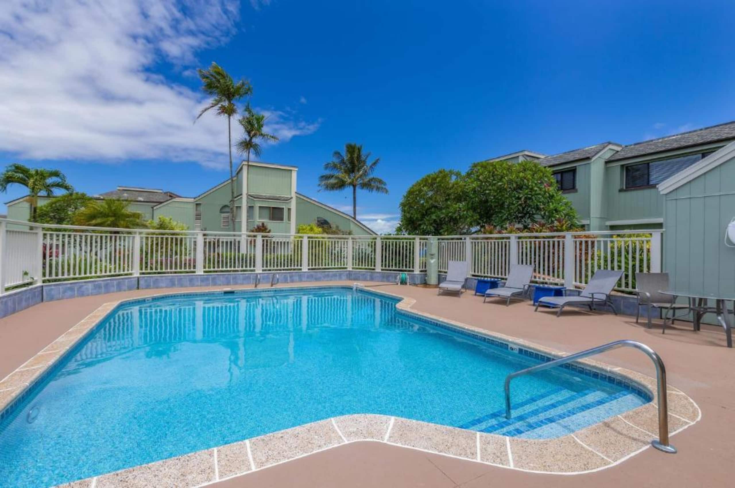 Modern 1BR Condo with Tropical Breezes Pool - Photo 2