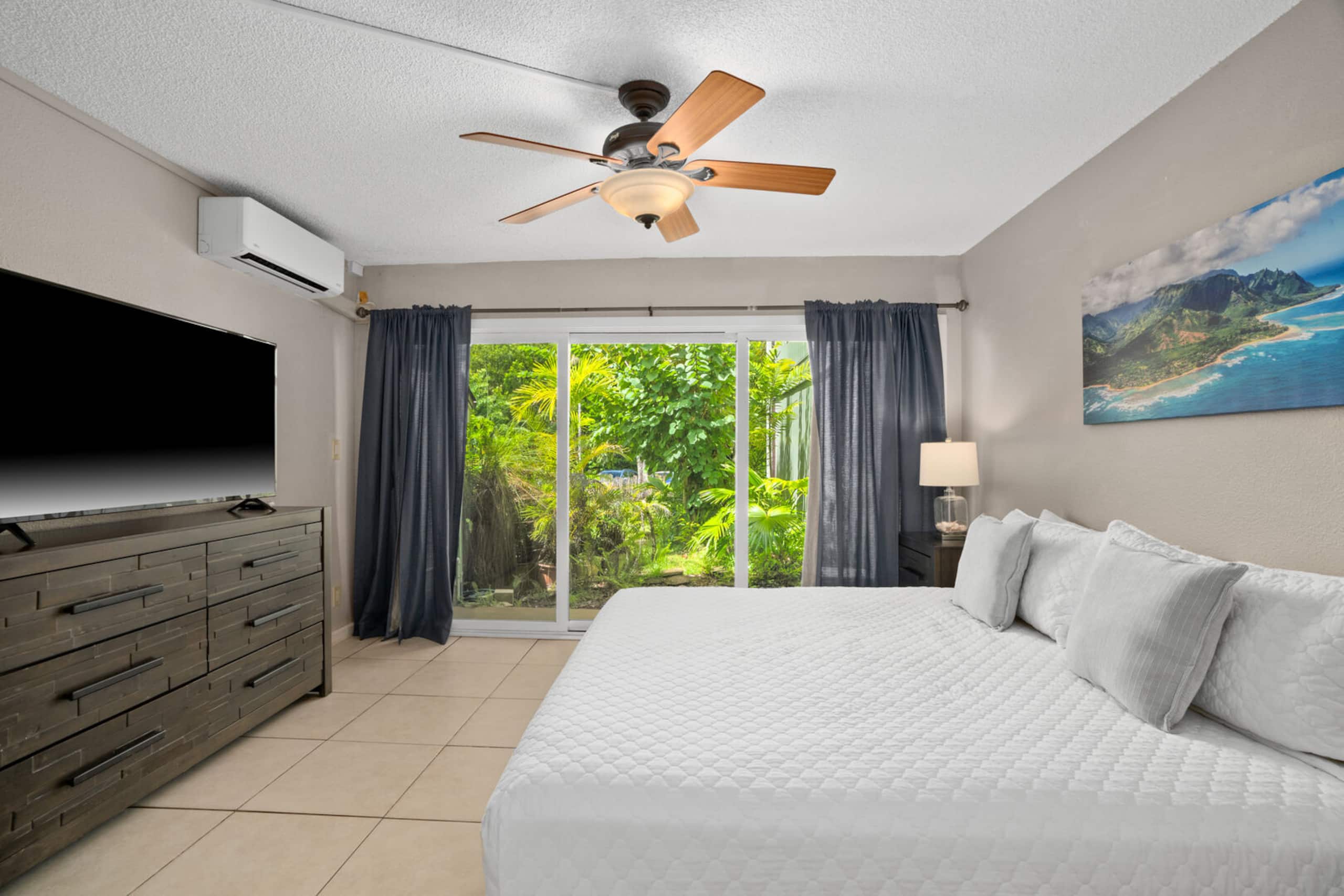 Modern 1BR Condo with Tropical Breezes Pool - Photo 9