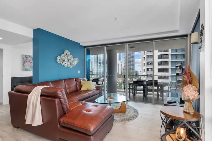 Elegant 2br  Oceanview Escape · Artique Surfers - Surfers Paradise