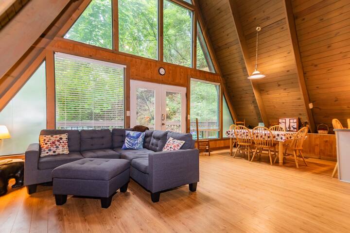 Oak Leaf Lodging managed Airbnb listing 1