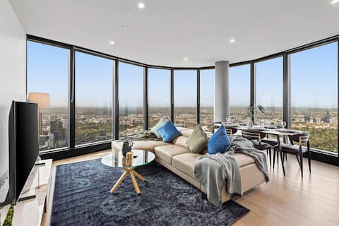 Popular Airbnb listing: Live in the clouds! 3BD luxury apt. in Southbank. in Southbank