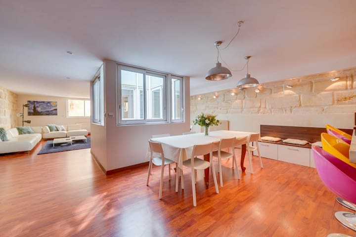 Lovely large flat in the heart of Bordeaux