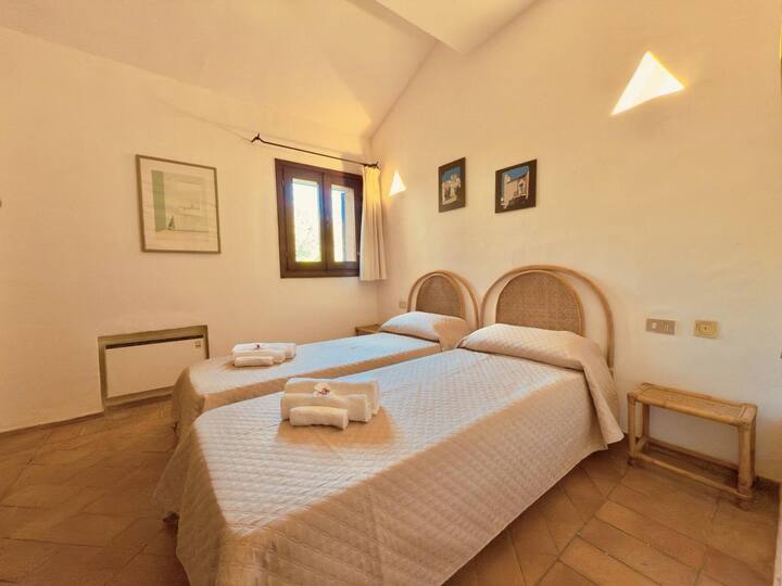 غرفة نوم بسرير فردي