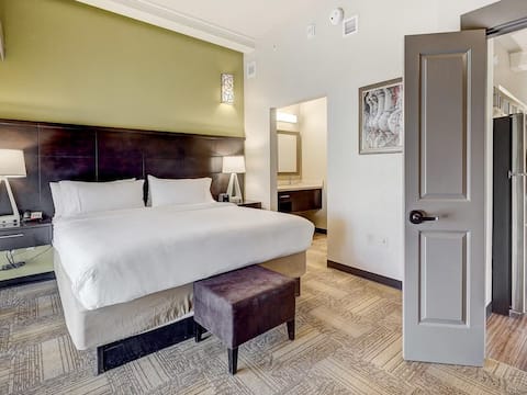 Pet-Friendly Historic Suite Near Baltimore Gems