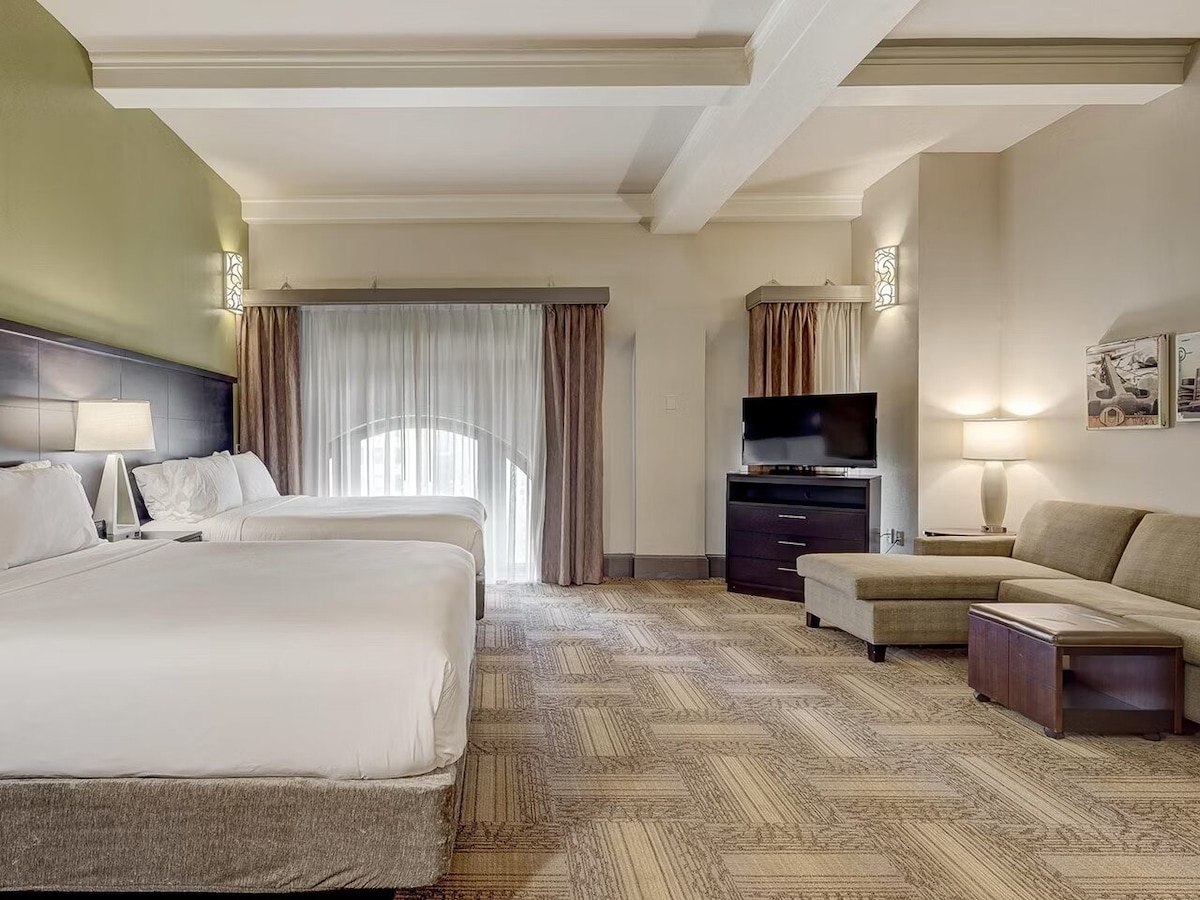 Unit with 2 Queen size beds