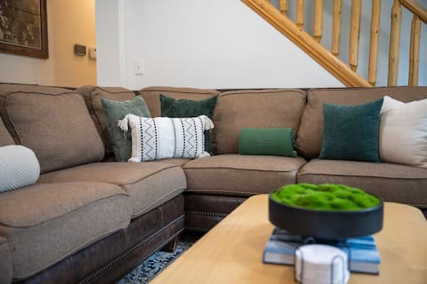Top Airbnb: Breck Chalet w/ Hot Tub, Fire Pit & Mountain Views in Blue River