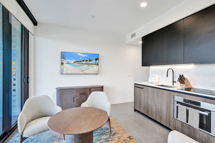 New 1br In Miami Beach, Walk To Beach, Resort - North Miami Beach, FL