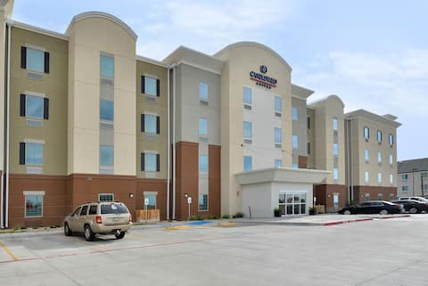 Near Monahans Sandhills + Kitchen, Pool, & Grill