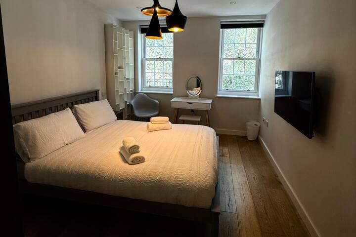 Covent Garden 2-Bed Apt, Sleeps 6, 4 Mins to Tube gallery image 5