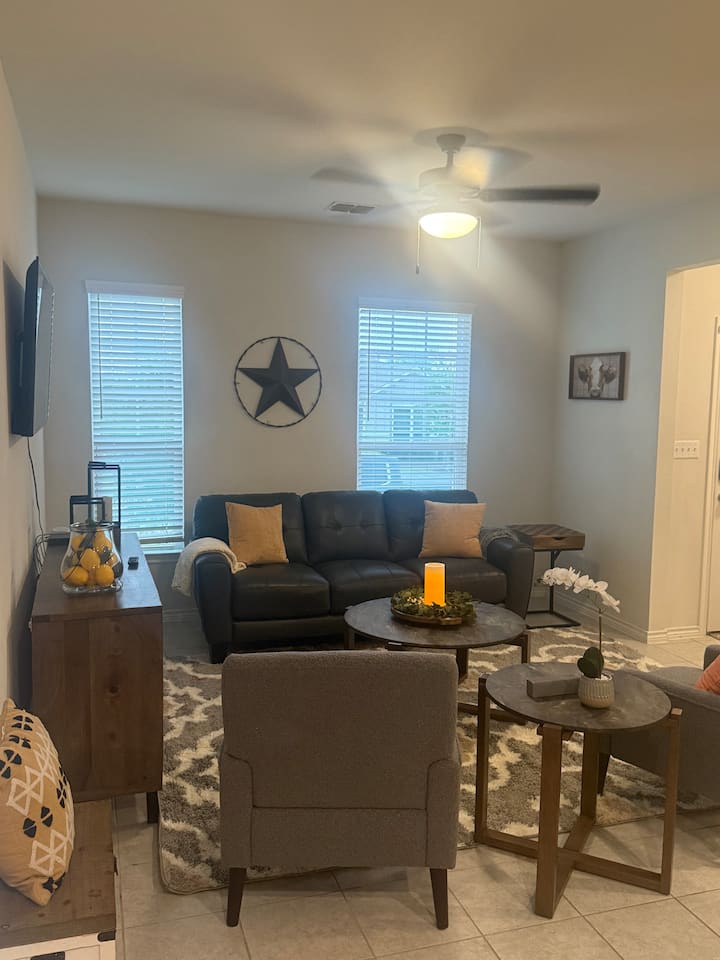 Hill & Hollow House - San Marcos - 2bed/2bath - San Marcos, TX