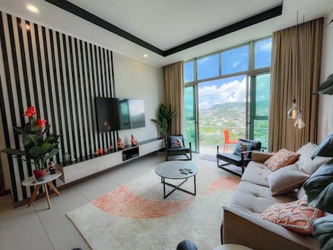 Luxury 3-br Penthouse Condo