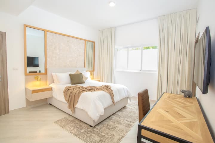 3rd Bedroom, Working desk, walking closet & private Bathroom