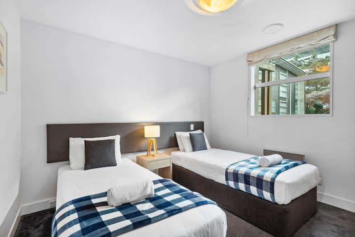 Ორადგილიანი ოთახი მყუდრო თეთრეულით - იდეალურია ოჯახებისთვის ან მეგობრებისთვის.