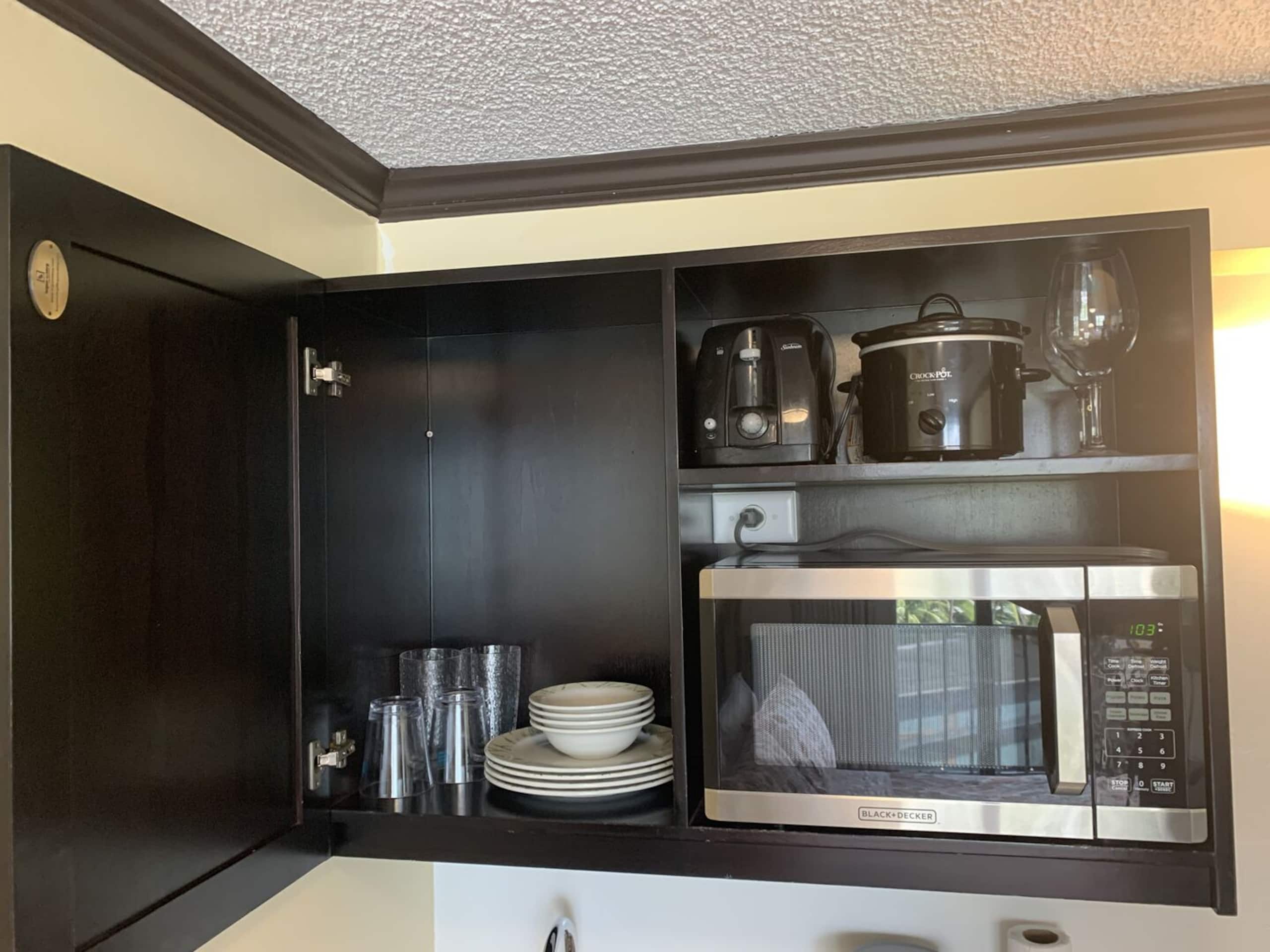Condo in Honolulu · ★4.52 · 1 bedroom · 1 bed · 1 private bath - Image 4