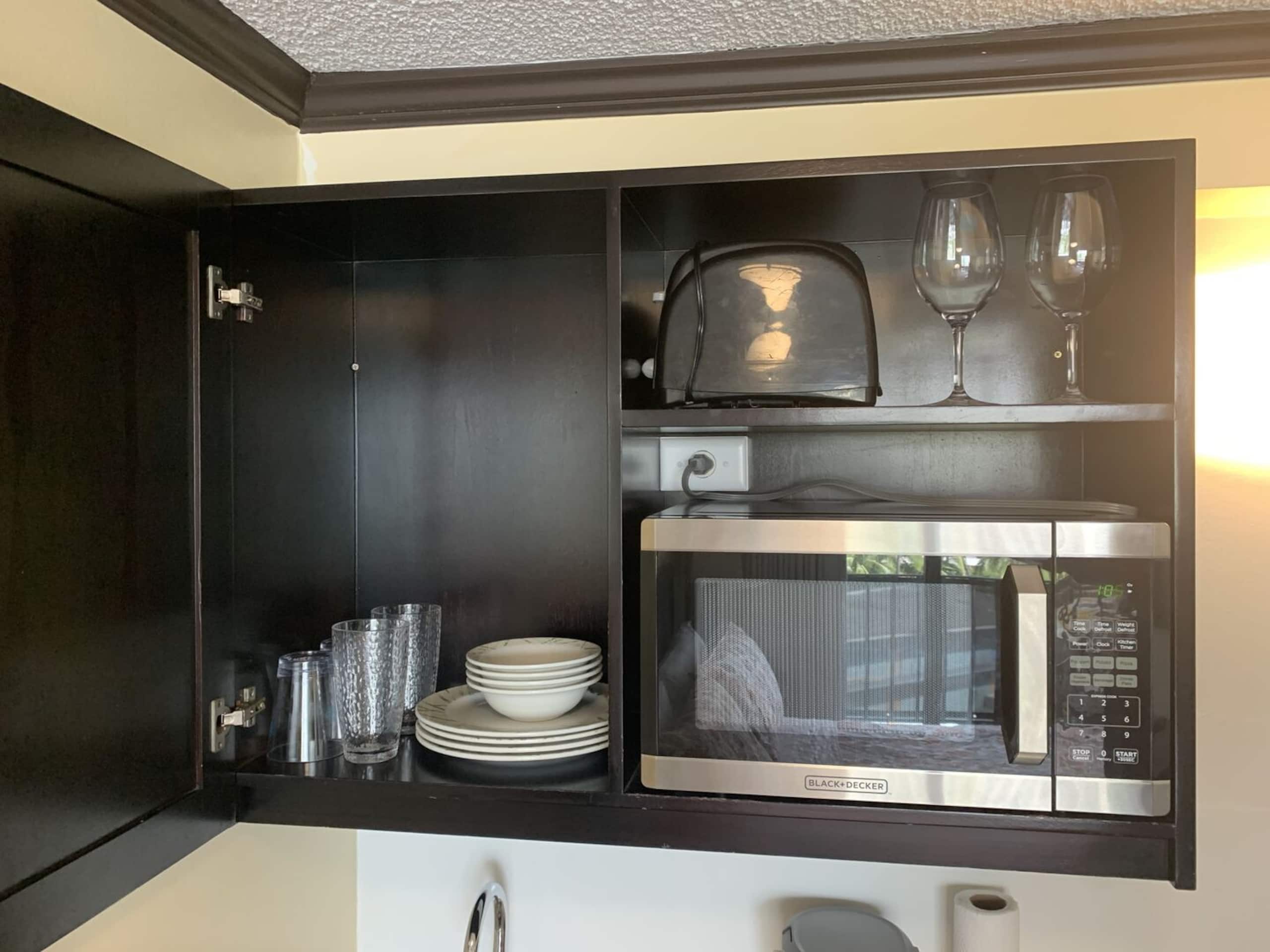 Condo in Honolulu · ★4.52 · 1 bedroom · 1 bed · 1 private bath - Image 8