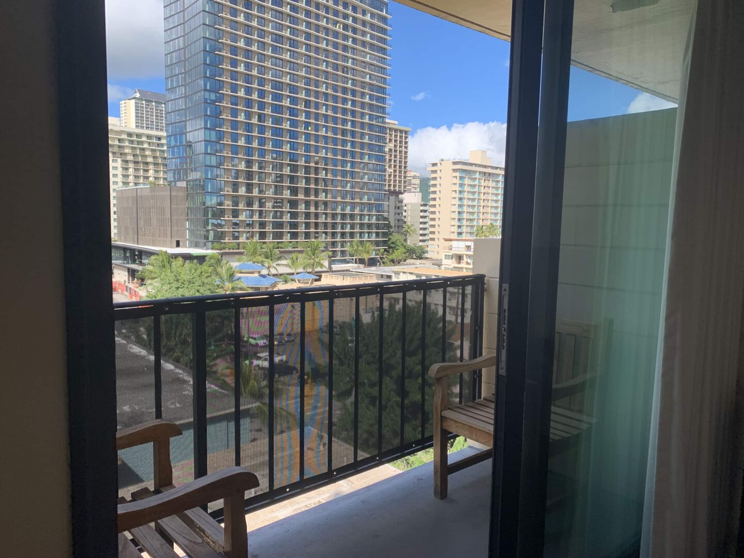 Condo in Honolulu · ★4.52 · 1 bedroom · 1 bed · 1 private bath - Image 3