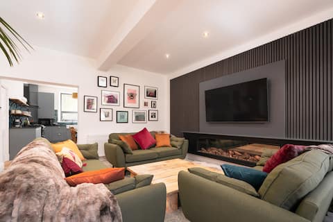 Mulberry Boutique Stay – Canal-Side - Sleep 10