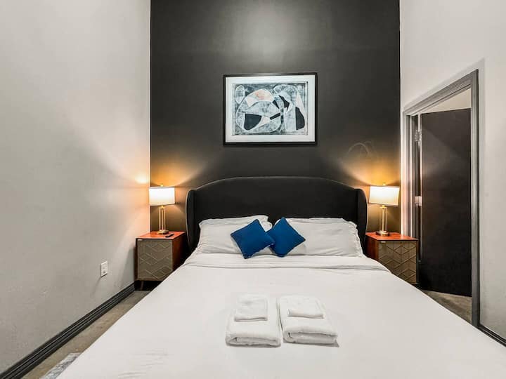 Брачен кревет (широк 180-220 см)