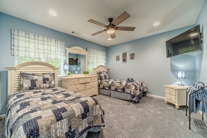 Camera doppia al piano superiore con Smart TV