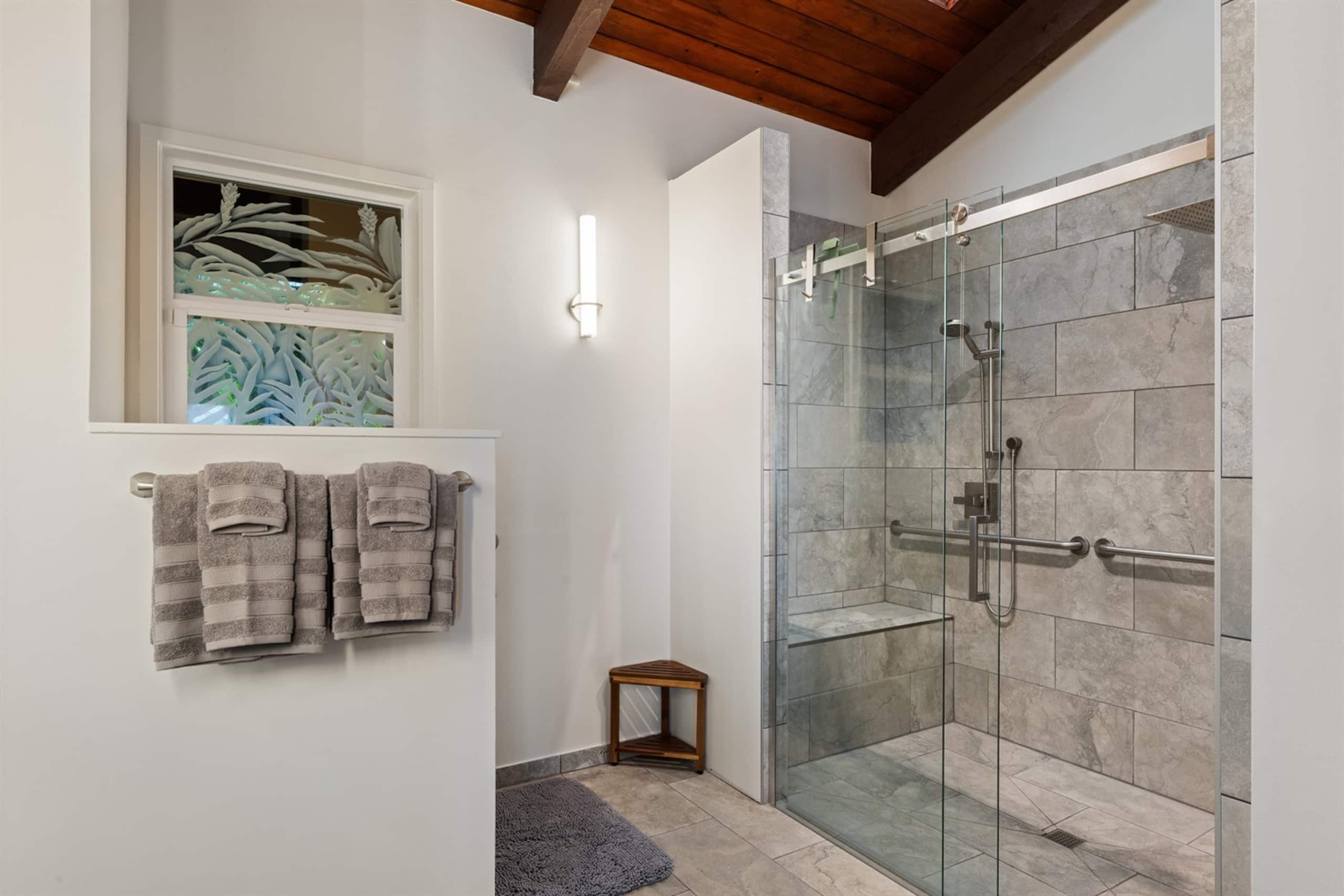 Guesthouse in Kahuku · ★4.95 · 6 bedrooms · 10 beds · 5 baths - Image 13