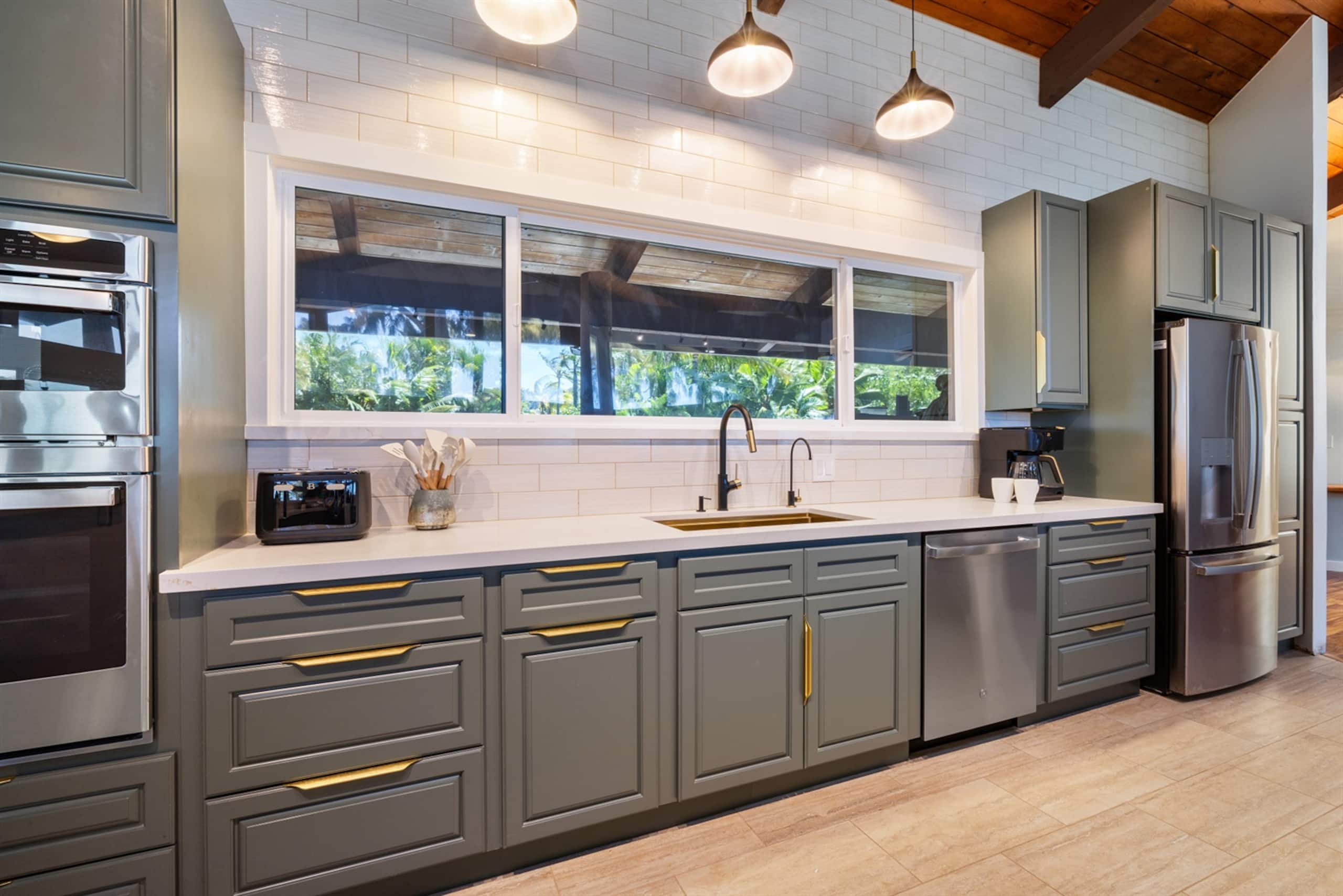 Guesthouse in Kahuku · ★4.95 · 6 bedrooms · 10 beds · 5 baths - Image 3