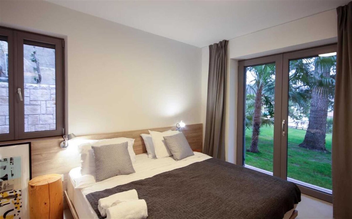 Заборавена градинарска вила