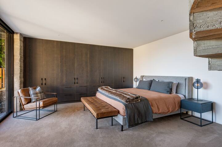 Edinburgh Heights by Sotheby’s Luxury Rental Homes