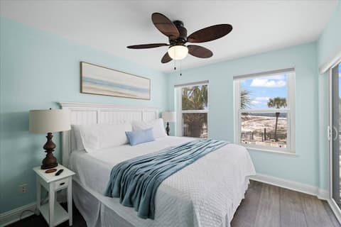 Popular Airbnb listing: #Snorkeling Cove, View of water &Pool, King suite in Destin