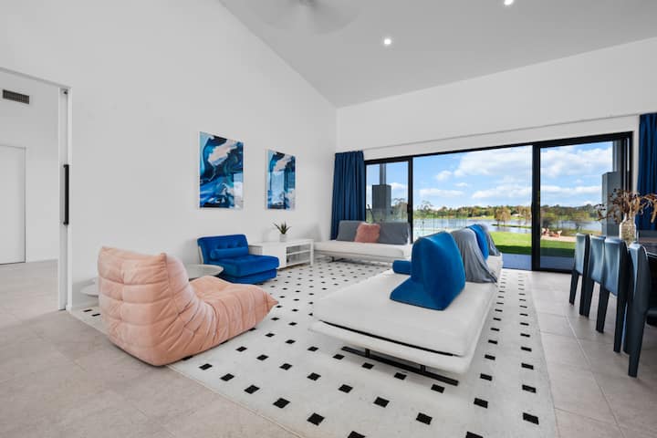 Luxury Lakefront Getaway 6br Home W/ Pool & Cinema - Beaudesert